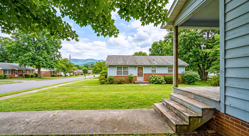 Modest fixer upper ranch home in a Pulaski Virginia neighborhood